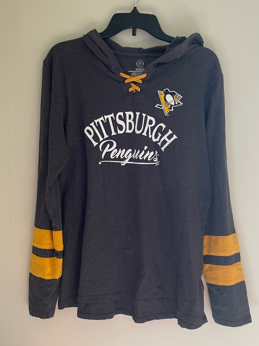 Women’s Pittsburgh Penguins Hooded Long Sleeve Top